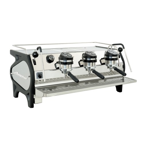 strada-av-3-group-angle__79237.1597184010